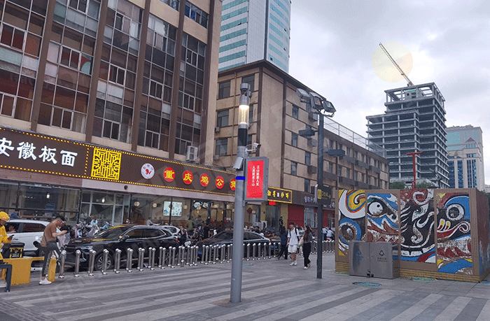 ​太龙智显——LED灯杆屏引领石家庄湾里庙步行街智慧升级