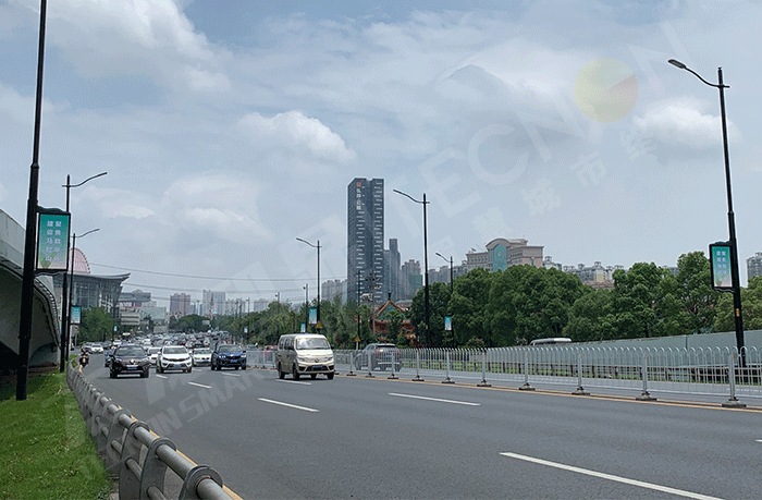 多措并举，提升安全和责任意识：LED灯杆屏助力城市安全管理