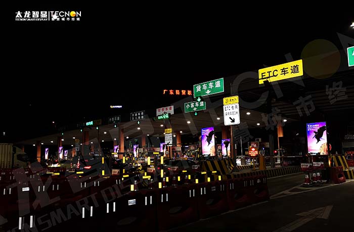 华南快速路三大站 LED 广告机打造视觉营销新地标