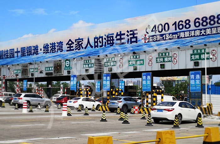 抢占黄金流量！荷坳收费站 LED 广告机打造高效传播矩阵