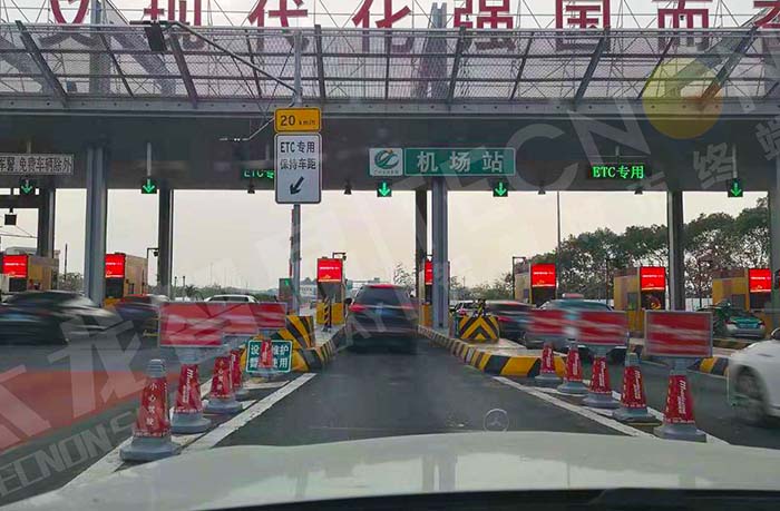 广州机场收费站 LED 广告机亮相：高清视界点亮往来客流