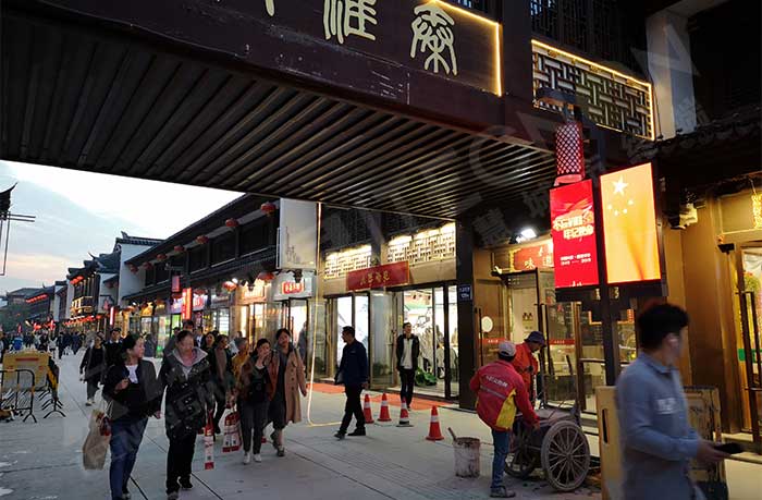 LED灯杆屏助力优化营商环境 “组合拳” 激活线下集群新动能